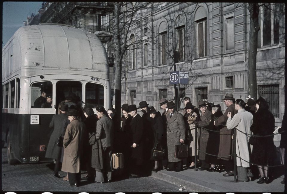 德军占领下的巴黎上色高清老照片 马照跑舞照跳 亡国痛看不到