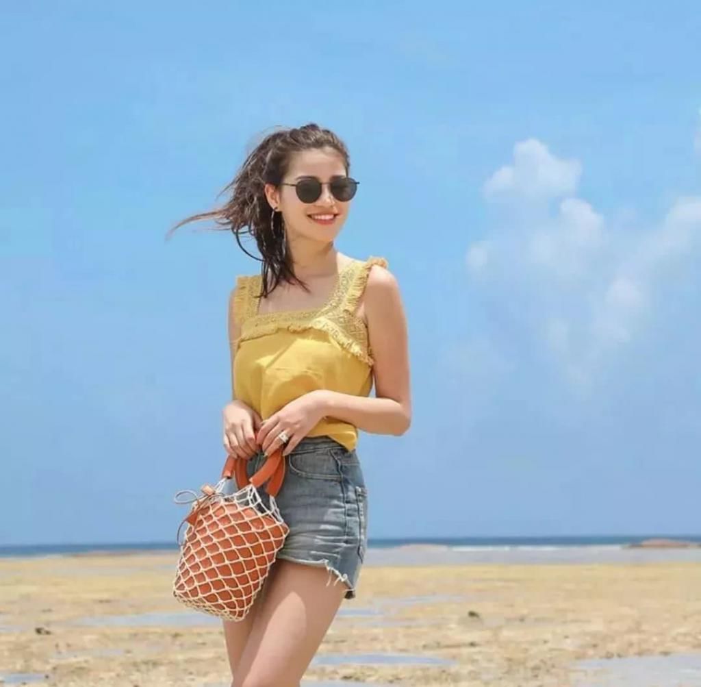 「值得」今夏最值得入手的时尚单品小方领,显瘦还显脸小!