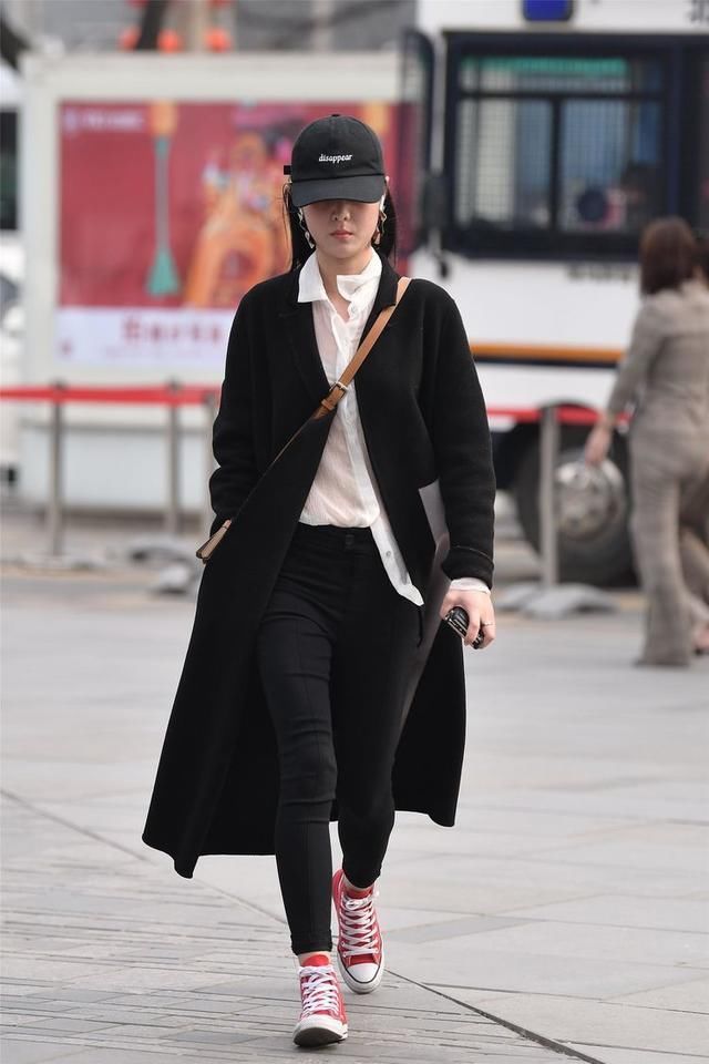 glevel_3"时尚街拍性感天真可爱的小姑娘,可以用月里嫦娥形容