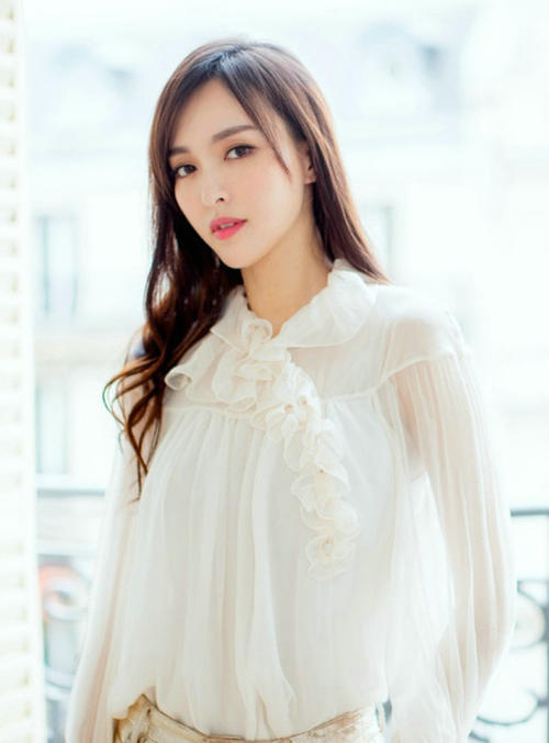 唐嫣仅换了一款眉,年轻了不止十岁,选对眉形很关键!