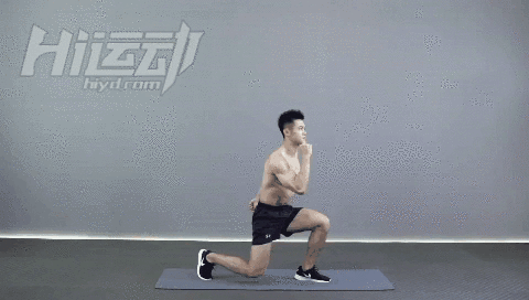 39岁殷桃与35岁 唐嫣身穿白裙对比照，各有各的不同风情