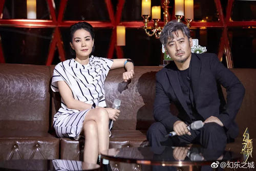 《幻乐之城》就是王菲带领的大型时装秀