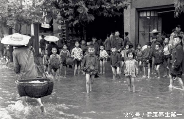 「拍摄」美国人拍摄的1959年四川成都 想不到59年的四川成都是这
