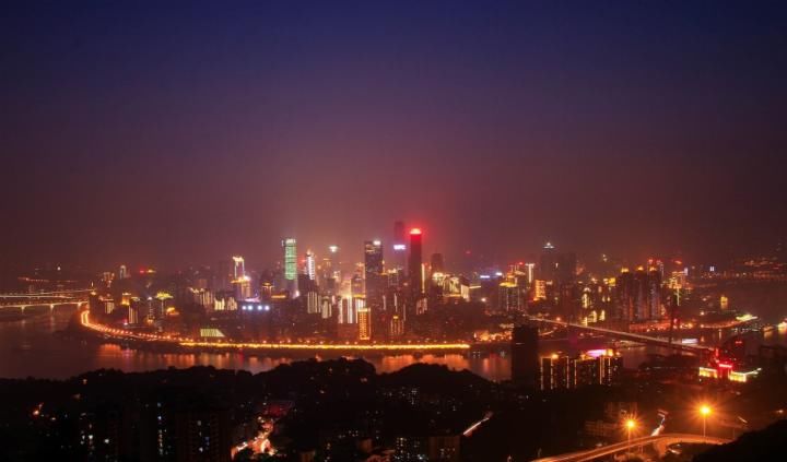 中国“四大火炉”城市之一，凌晨3点还是37度，肉在地上都能烤熟