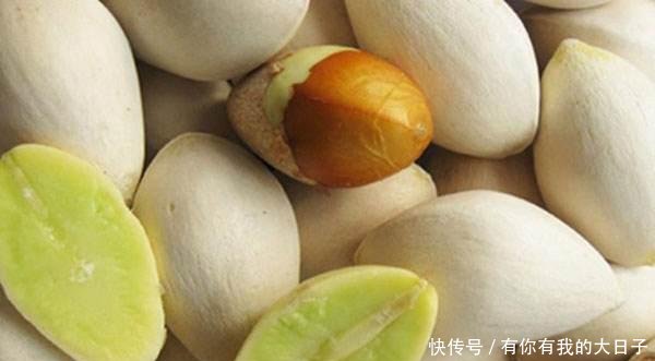 人说它@白果黄叶,银杏果掉了一地,有些人捡回家“大补”,你可别上当!