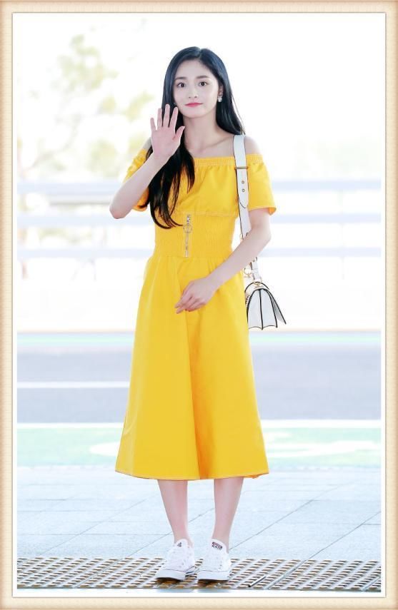 周洁琼刘诗诗同穿小黄裙，终于知道女团脸和女星脸的差距有多大了
