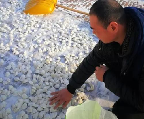  不少@东北版“速冻饺子”场面震撼，“天然冰箱”引南方人羡慕：