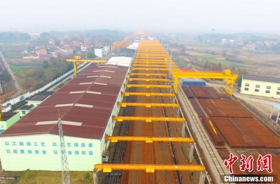 春运前夕航拍华东地区最大高铁焊轨基地