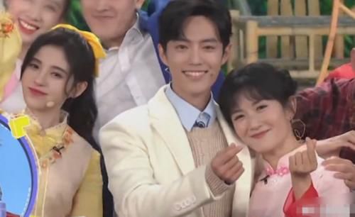 「快本」时隔一个月,肖战惊现快本大屏幕,听到谢娜怎么cue的,泪目了