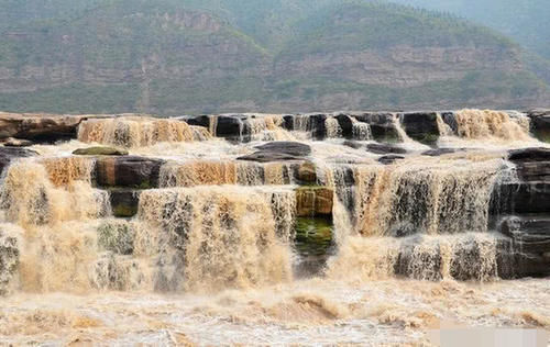 一个在省份交界处的景区，但是两边门票的价格却不一样
