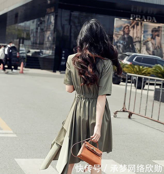  显瘦：军绿色衬衫连衣裙，如何穿搭？小姐姐这样穿显瘦又遮肉