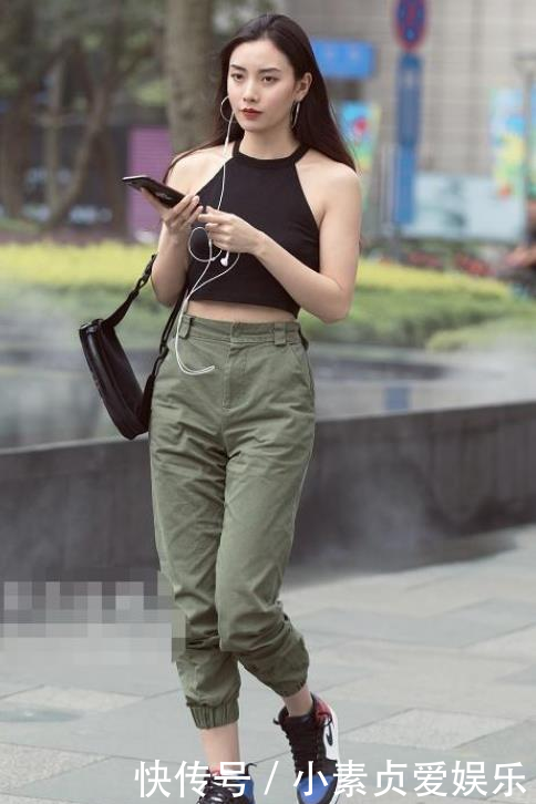 『希望』街拍穿搭:我只希望这个世界可以很小,小到我一转身便可看见你!