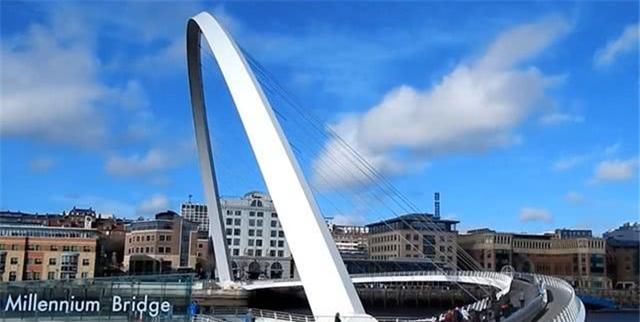 全球第一座摆式大桥，有船经过就会翻转，就像眨眼睛一样