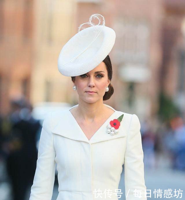 哈里大婚，凯特四穿旧衣低调登场，夏洛特公主吐舌抢镜