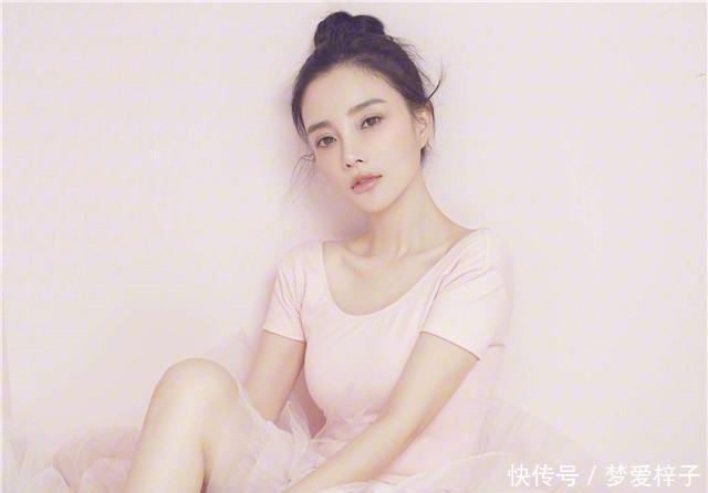 「俏皮可爱」女人过了40岁,发型该换了!2020年很火的4款“短发”,时髦优雅