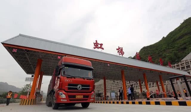 9月1日起，高速公路收费标准在调整！车主：幸福来得太突然！