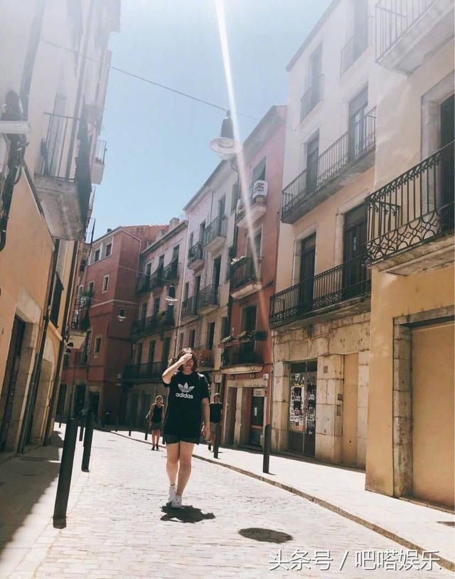 看完陈乔恩助理的街拍，我不想减肥了，胖点也没什么不好的！