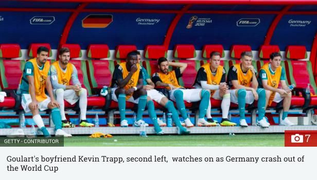 德国门将失落离场，维秘辣模女友透视装微笑臀上阵竟为劲敌加油