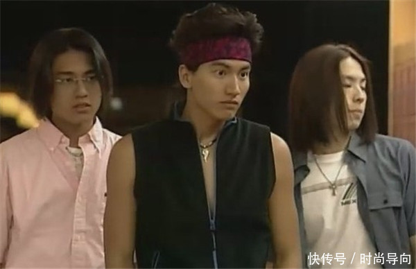 窦靖童现身机场打扮怪异，这是效仿王菲的风格学跑偏了吗