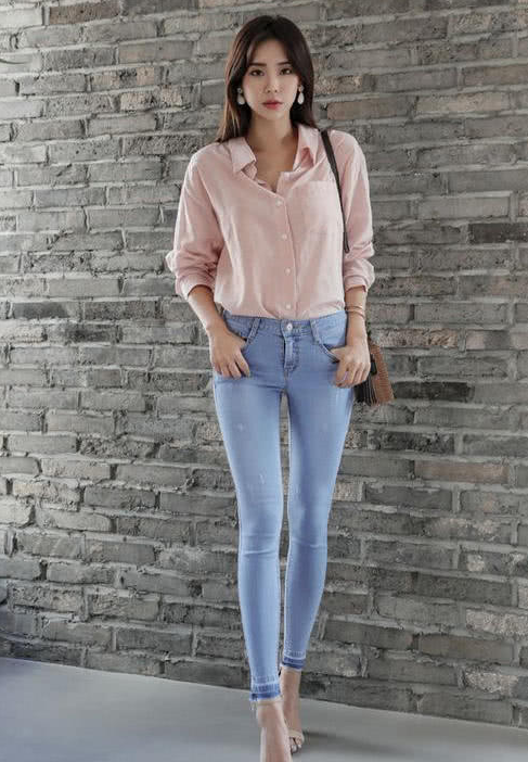 紧身裤更具清纯甜美，轻松打造沉稳端庄的女性气质！