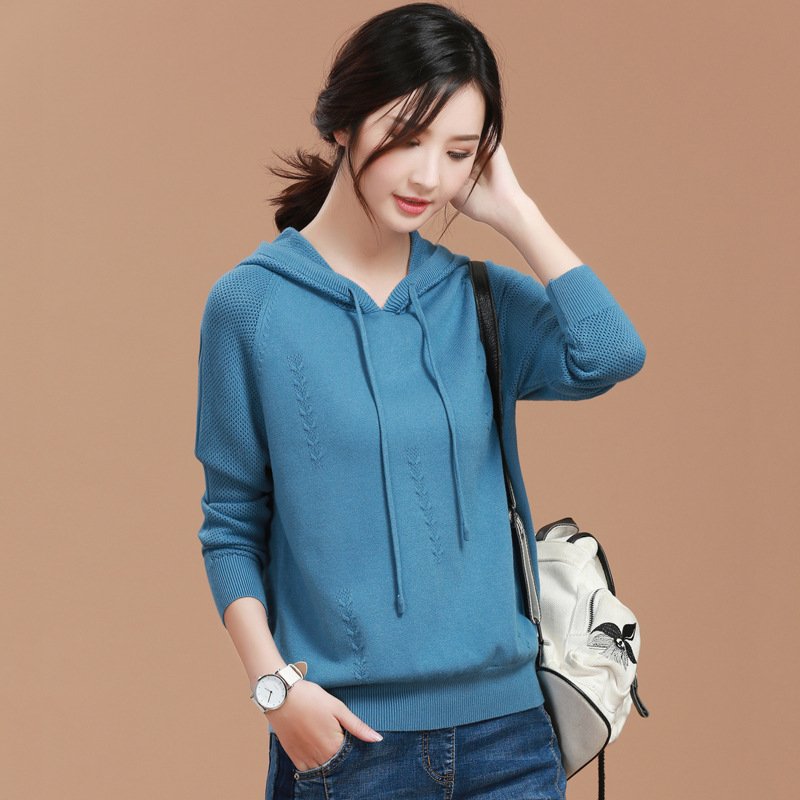 马上中秋，短袖别穿了，看这秋衫，时髦又遮肉，52岁小姨穿忒美