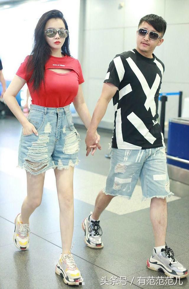 冉莹颖穿紧身T恤的效果太尴尬了，居然还敢开个洞，邹市明咋想的