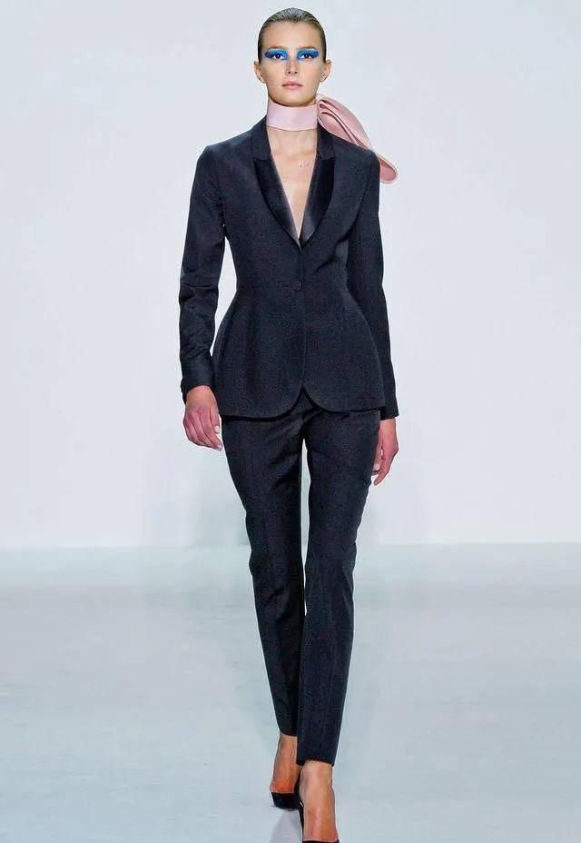 『设计』这才是好看的衣服 他设计的Dior太美