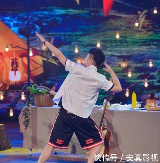  #穿直#别再穿直男格子装啦！跟明星学习如何穿搭，春季复工该这么穿~