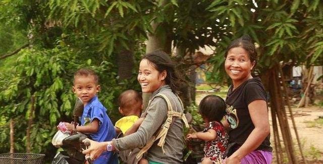 明年农村实行新政策，有三种车都不能出行，那农民该怎么出门呢