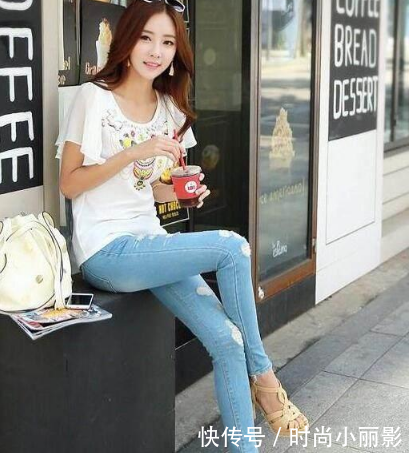 小姐姐：小高腰的紧身裙、紧身的牛仔裤，衬托出优美的小腿线条！
