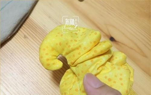 「布艺」一小块花布就能做玩偶,布艺蜗牛玩偶,做抱枕好舒服,附教程