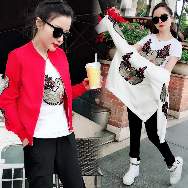 偷偷告诉你，裙子不流行了，今年流行这样套装，美的款款想买