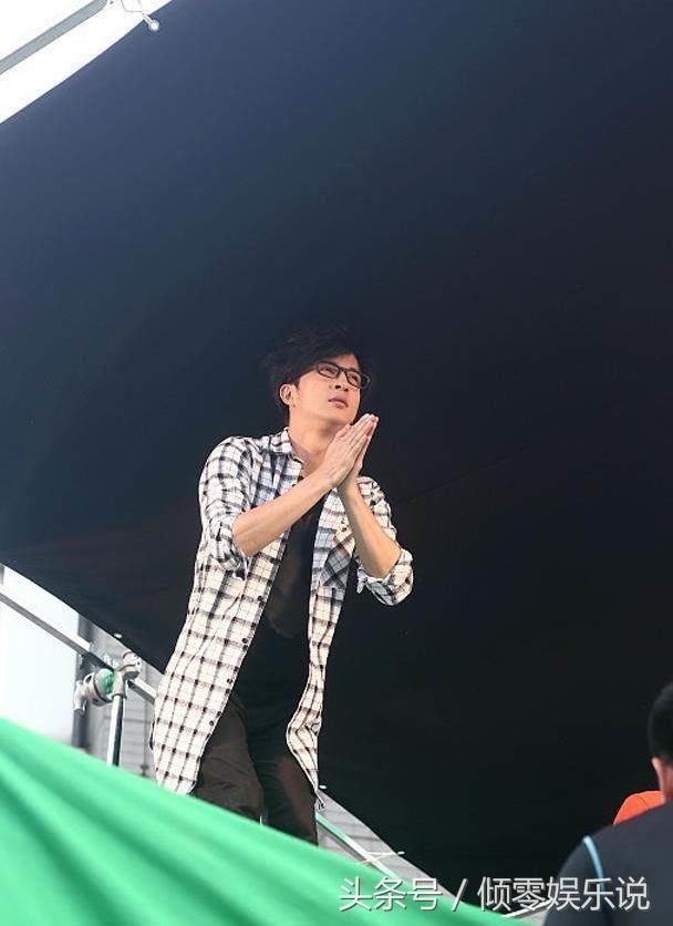 李雨桐凌晨发文耐人寻味，早上薛之谦公布喜当爹，小哥名字成焦点