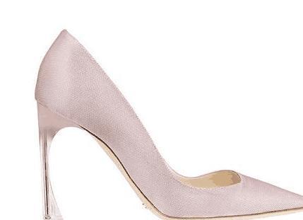 穿衣服没有女人味? 你缺的可能只是一双尖头细高跟鞋而已!