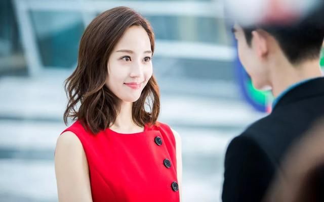 36岁的她是娱乐圈的一股清流 高颜值+高学历却很低调 这般岁月静