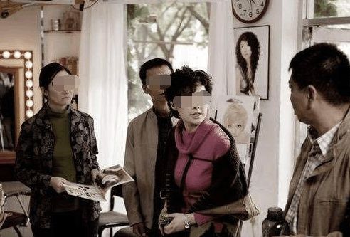 在娘家坐月子,坐完回家时婆婆堵门不让进,我妈