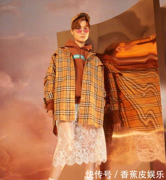 看了李宇春的腿, 男人都要怀疑人生, 网友: 早就该这样穿啦!