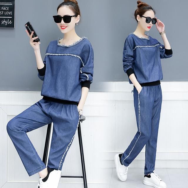 这套装叫“卫衣时尚套”，今年特流行，上身优雅美嫩，穿出港范