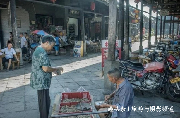 中国“最怪”古镇住着七个不同民族至今过着明清生活！