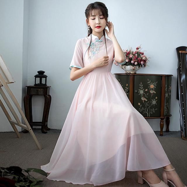 隔着岁月的一颦一动，皆在旗袍