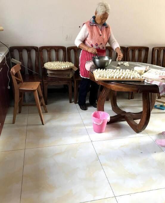 微博扣分奇葩事件，微博喊冤:饺子也要穿衣服吗