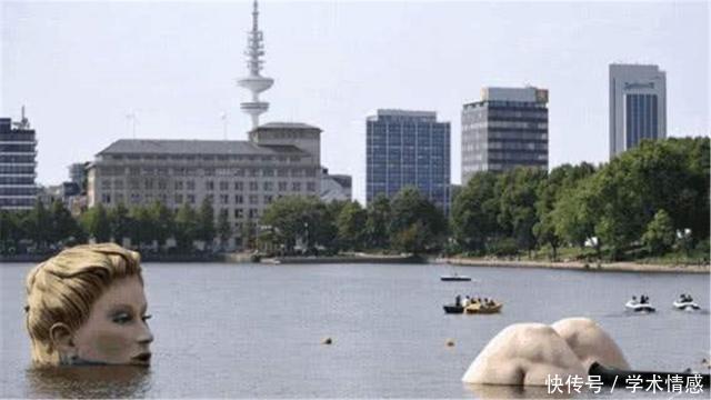 德国有一个非常羞耻的雕像，美女在湖中洗澡，游客见了都脸红