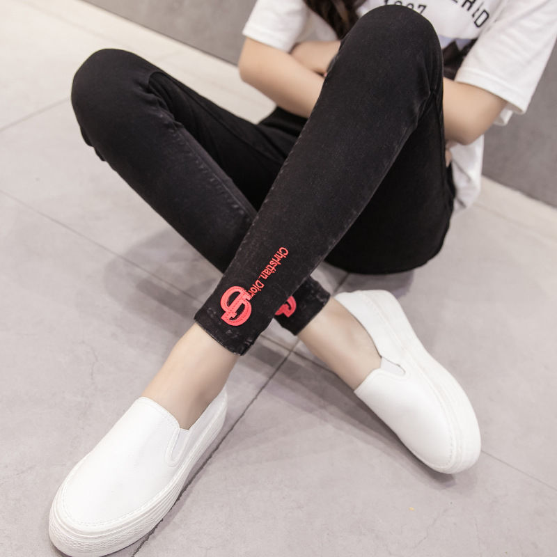 现在女人越来越会穿，棉麻衣+平底鞋，美出新高度，这才叫洋气