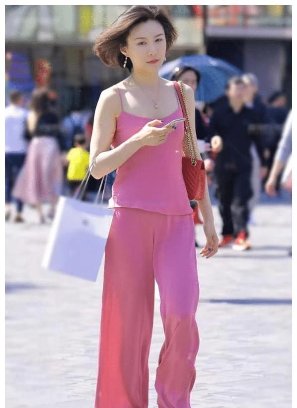  #气质#穿这双卡脚鞋神仙气质？越变越美的小姐姐怎么选择？