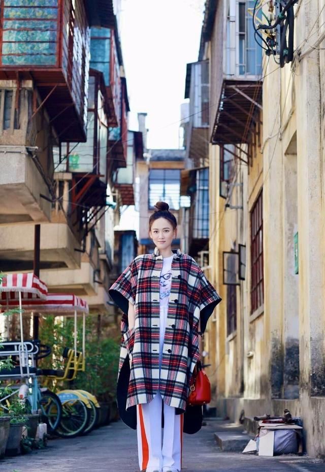 陈乔恩也成时尚黑洞！本想要装嫩，没想到暴露了自己的身材缺陷！