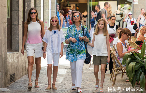 西班牙女王穿短裤度假颠覆你的想象，女王穿短裤是什么样呢