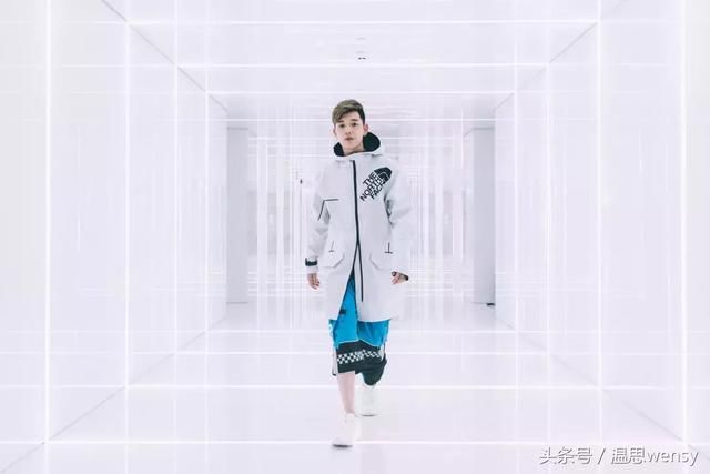 这是外卖小哥的制服？！设计得太潮了吧！