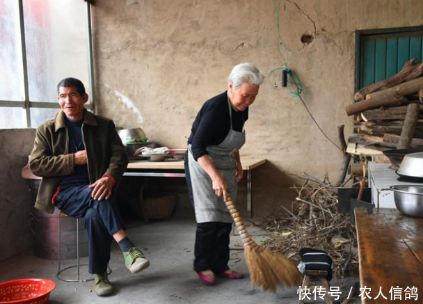  #老人#农村老人越来越多，养老是家庭养好，还是送养老院？
