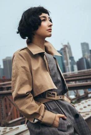 吴昕豁出去了？鞋子尖成“锥形”还要把脚挤进去，不怕变形吗？