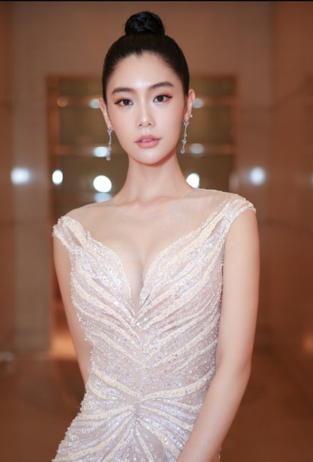 Clara 最性感的美人鱼，对吧